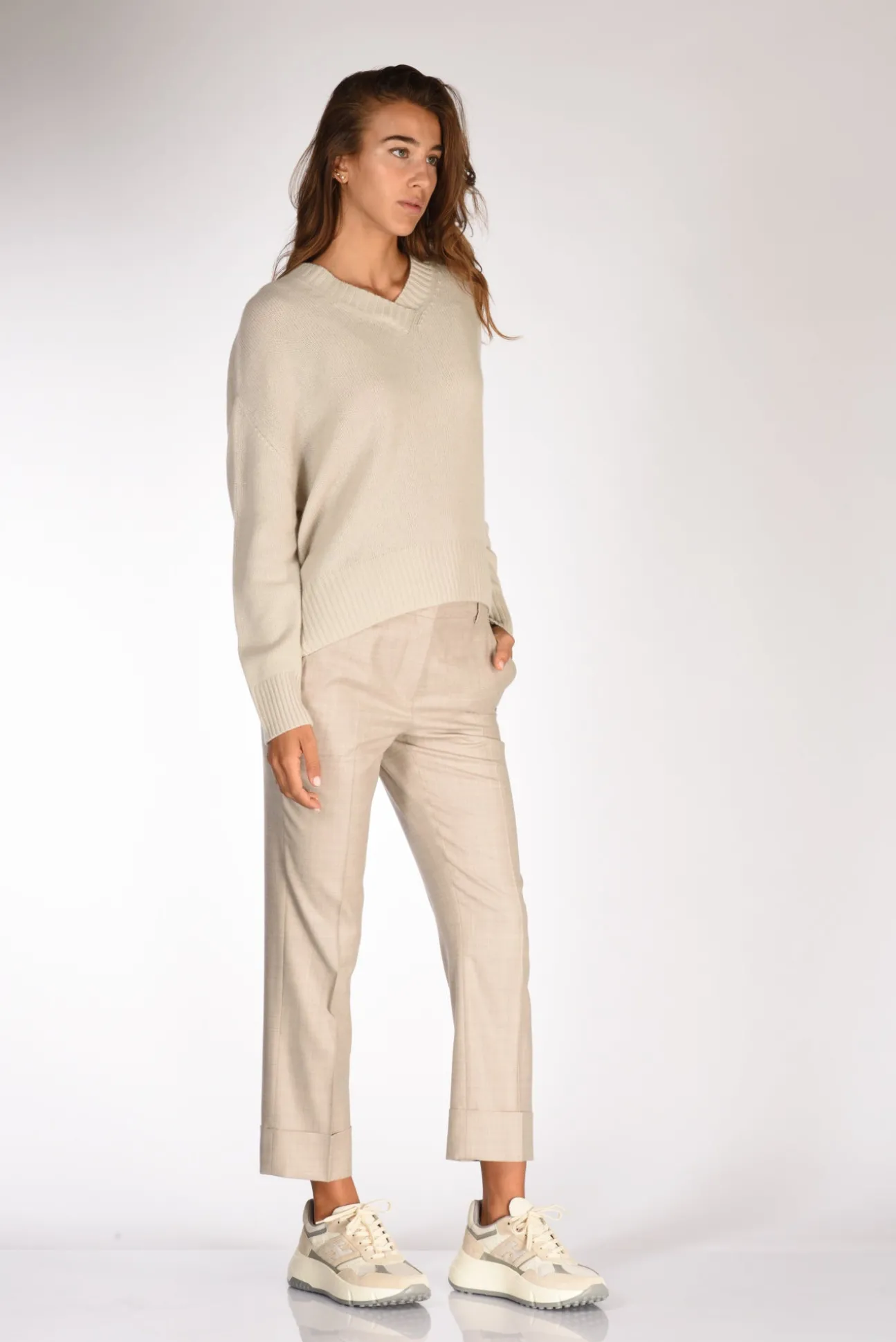 maglia_v_beige_chiaro_3.webp maglia v beige chiaro