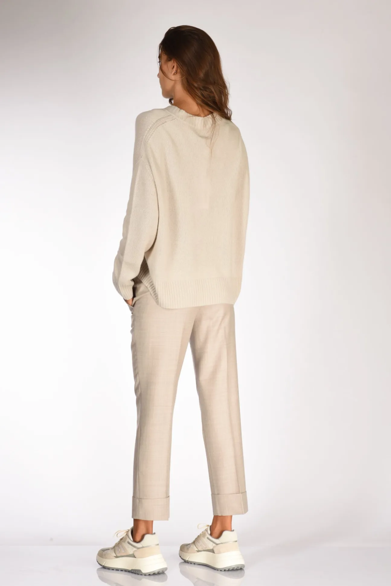maglia_v_beige_chiaro_4.webp maglia v beige chiaro