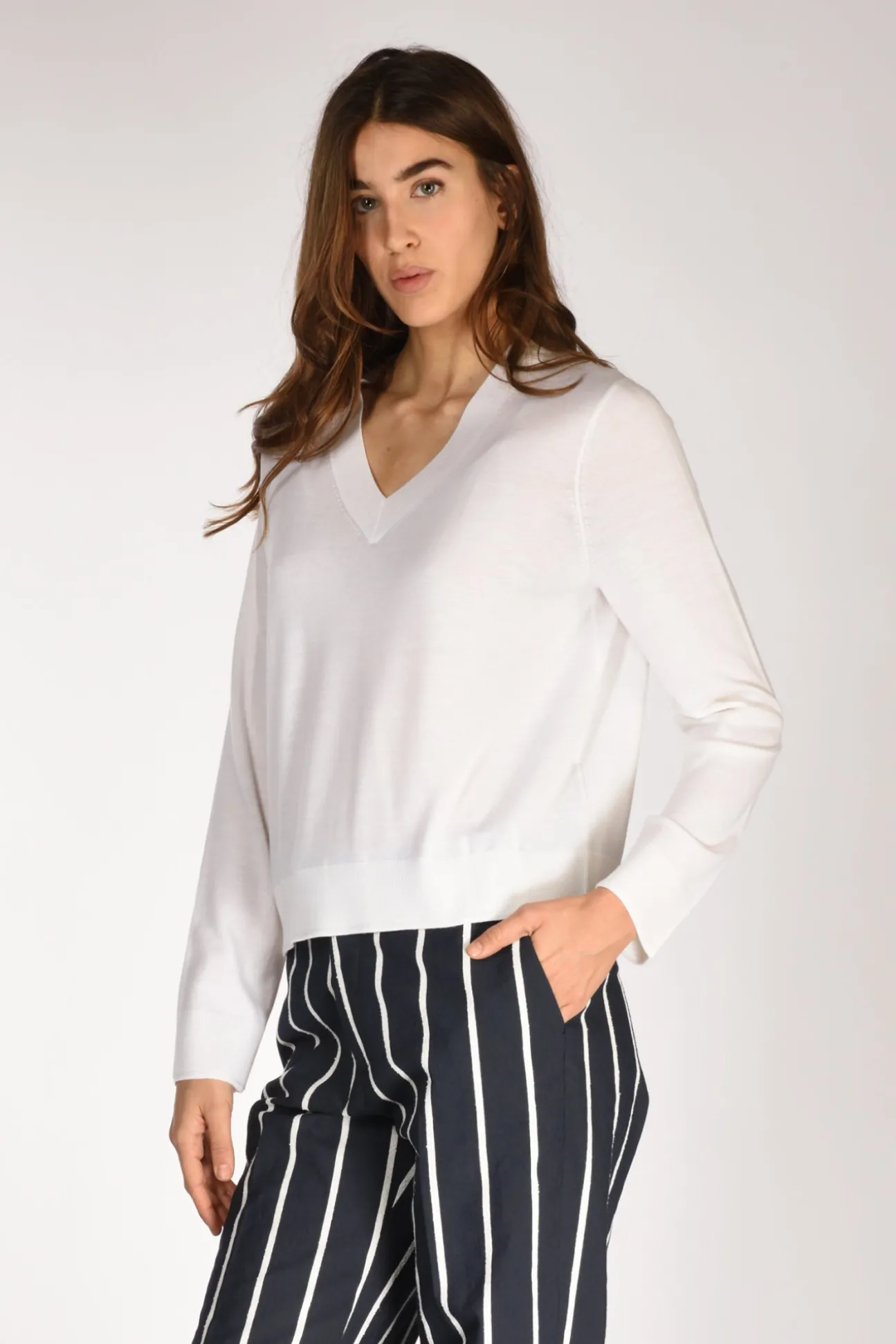 maglia_v_bianco_naturale_0.webp maglia v bianco naturale