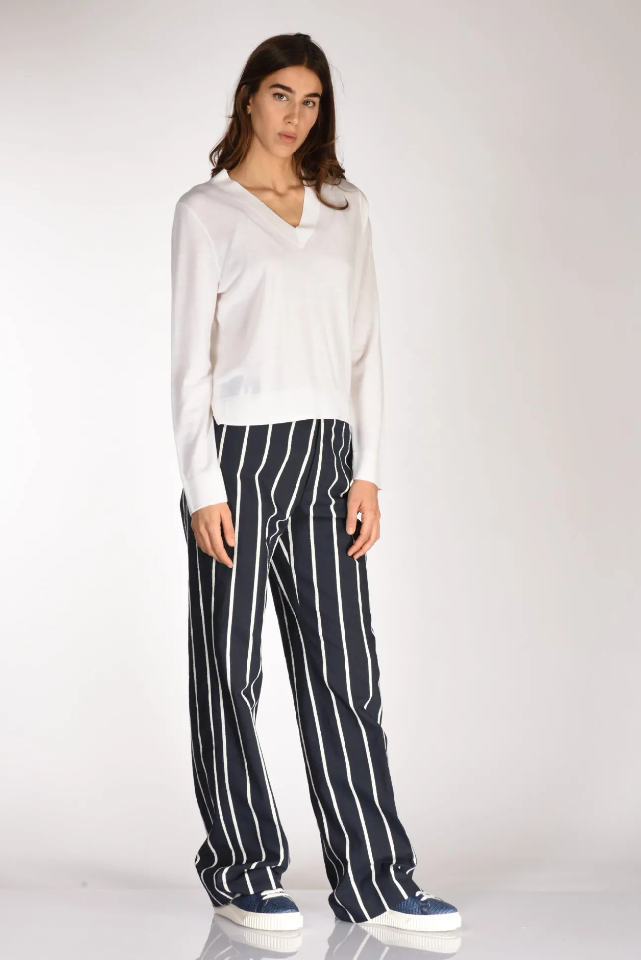 maglia_v_bianco_naturale_3.webp maglia v bianco naturale