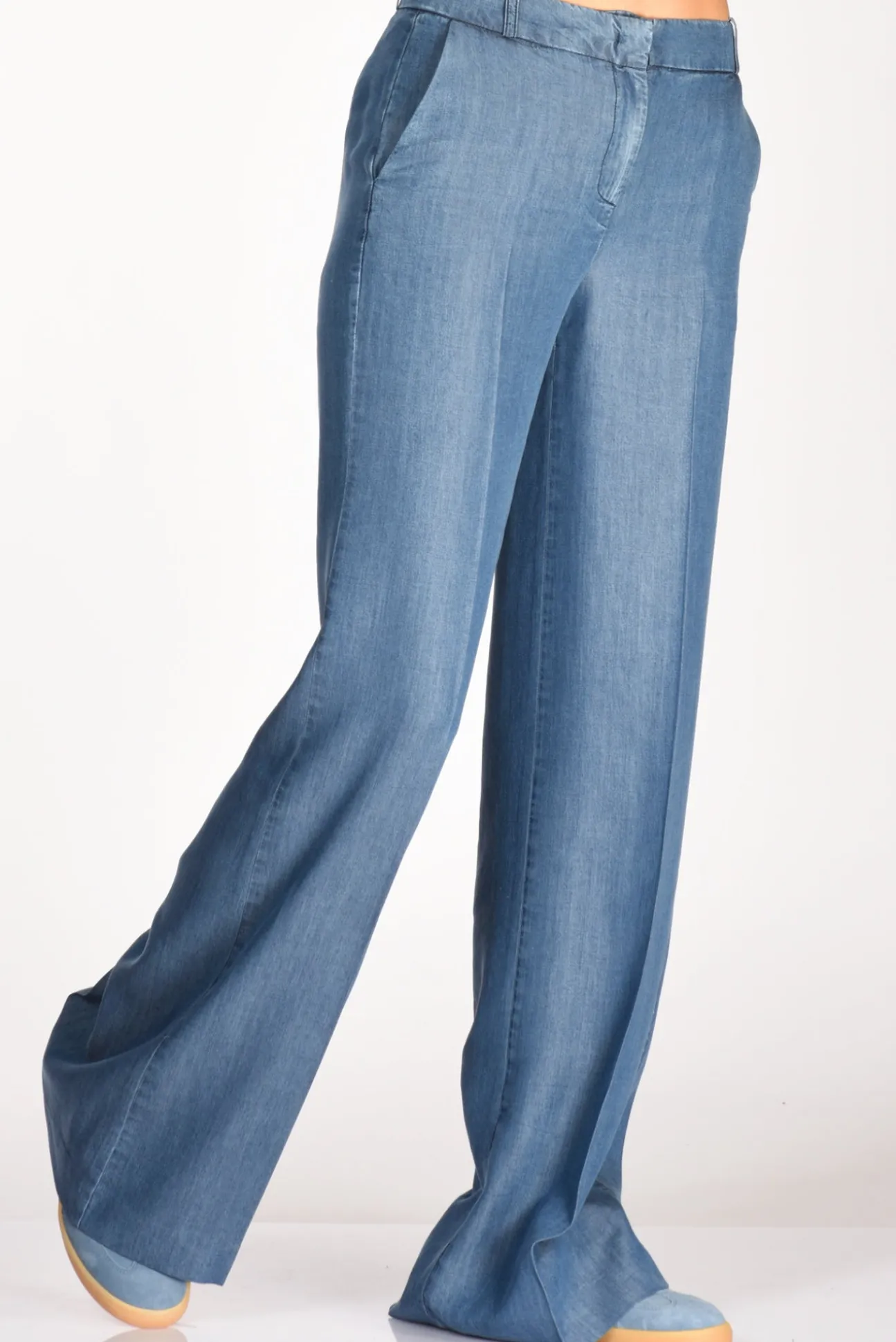 pantalone_andrea_blu_chia_0.webp pantalone andrea blu chiaro