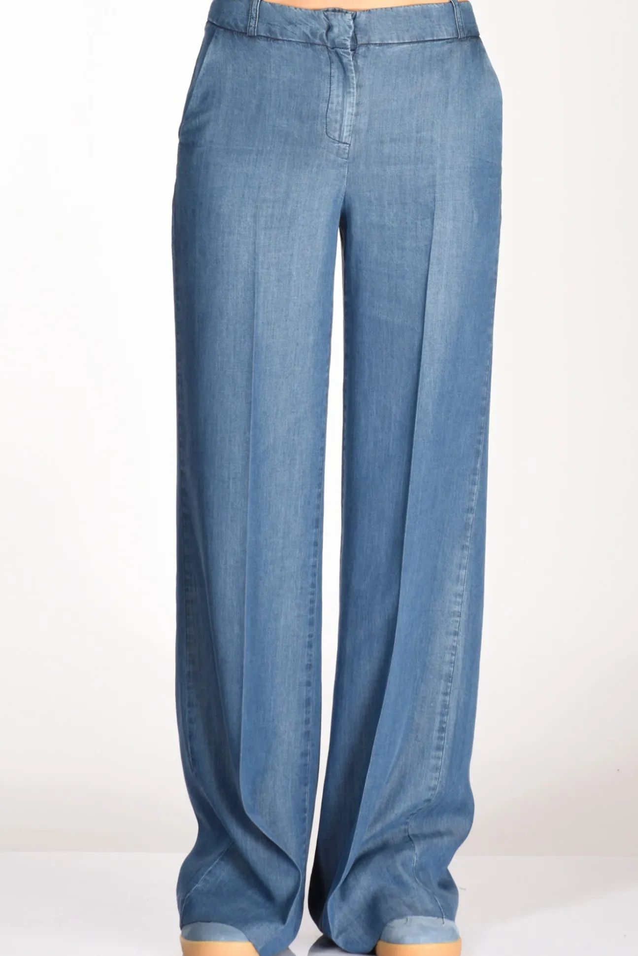 pantalone_andrea_blu_chia_2.webp pantalone andrea blu chiaro