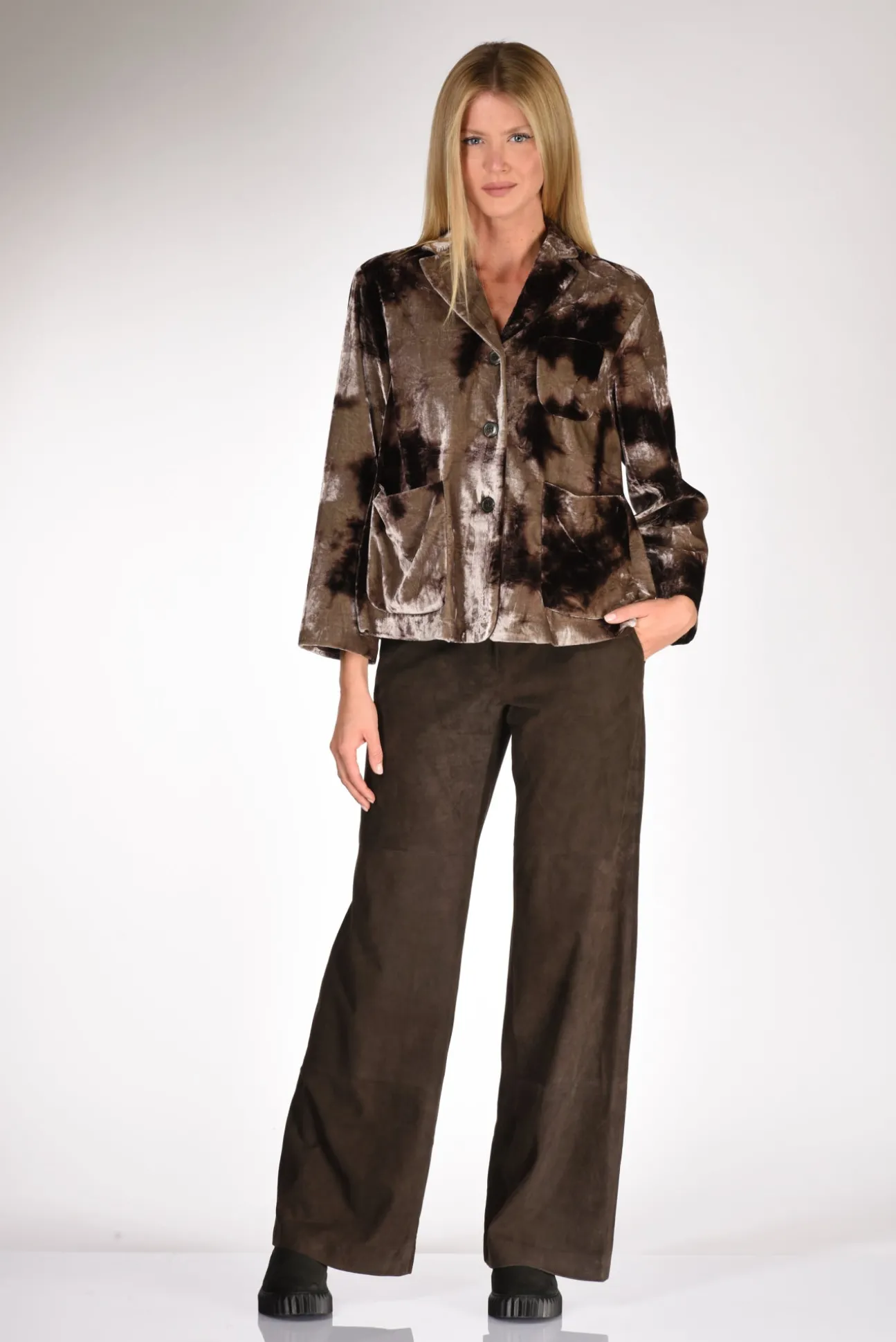 pantalone_andrea_marrone_1.webp pantalone andrea marrone