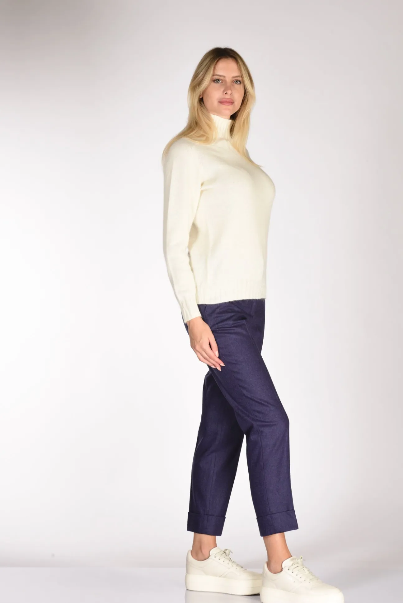 pantalone_andrea_viola_1.webp pantalone andrea viola