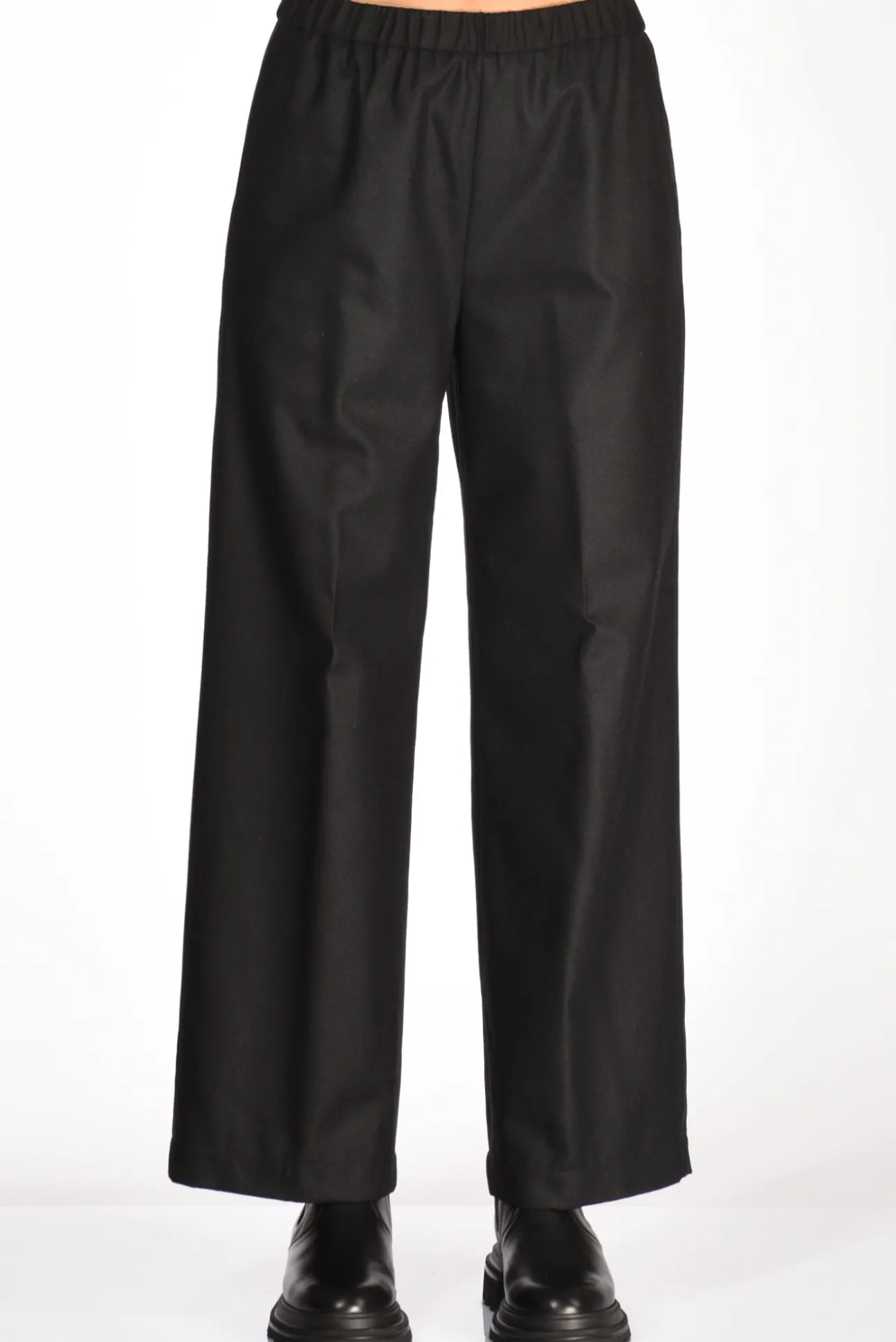 pantalone_elastico_nero_2-1.webp pantalone elastico nero