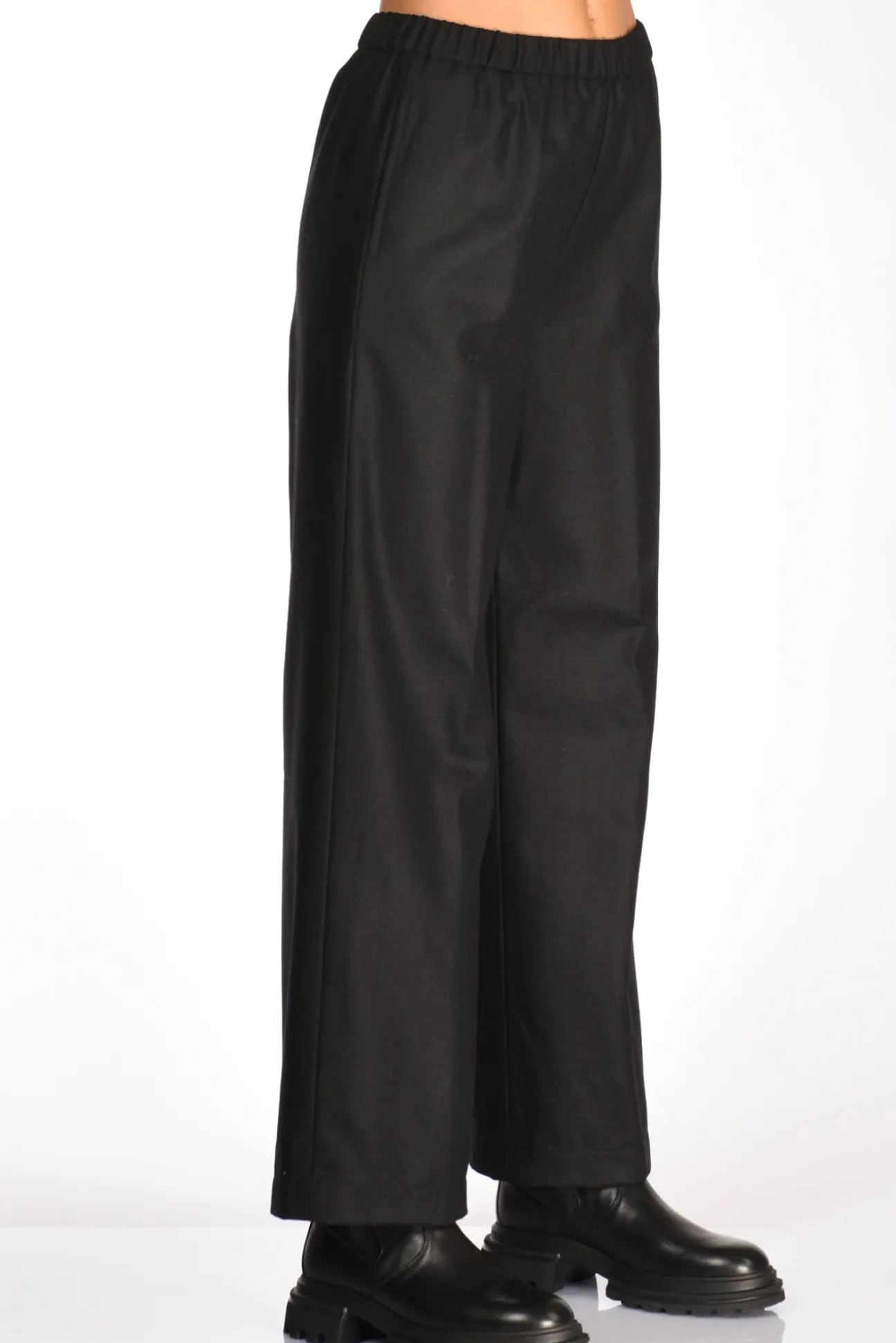 pantalone_elastico_nero_3-1.webp pantalone elastico nero