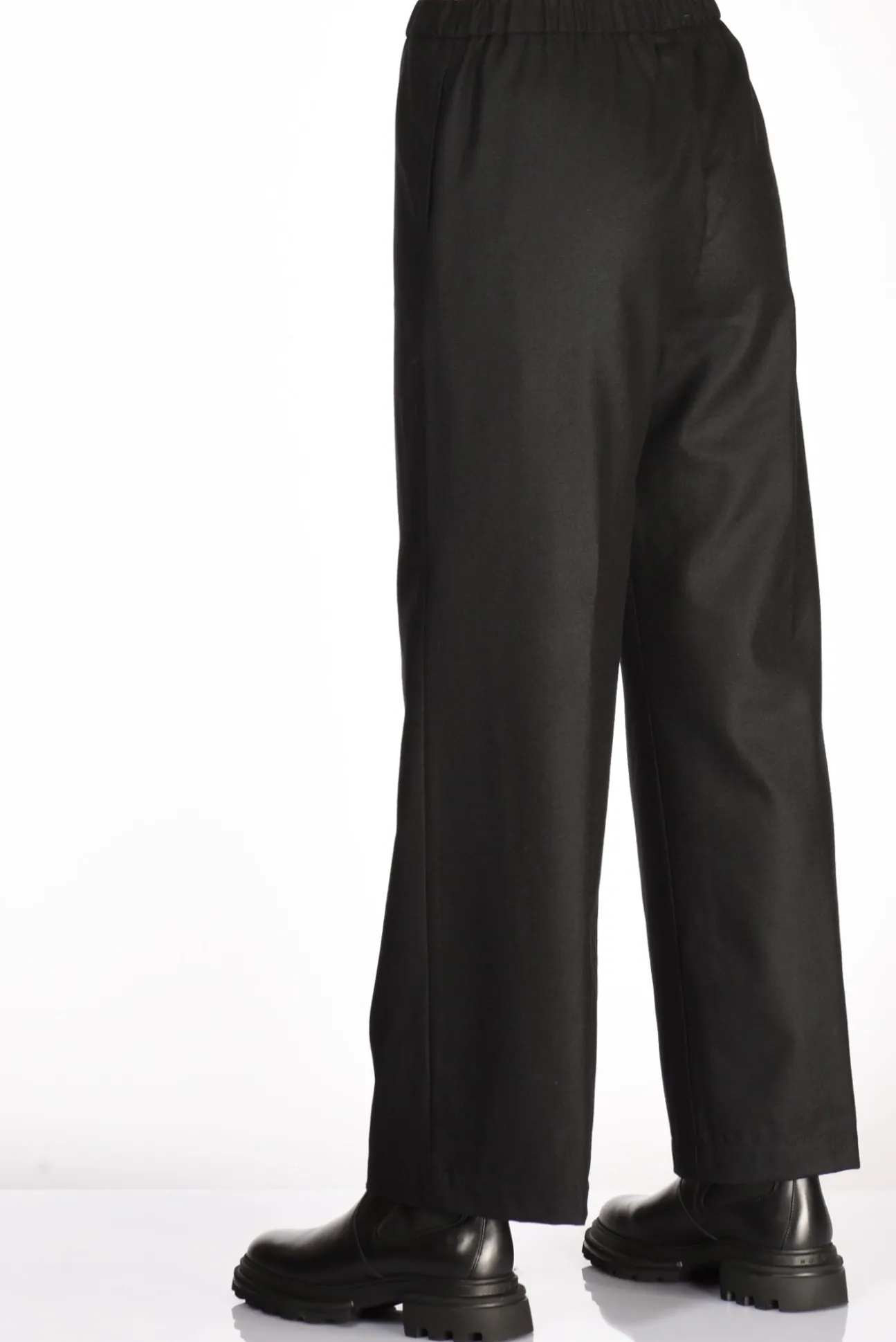 pantalone_elastico_nero_5-1.webp pantalone elastico nero