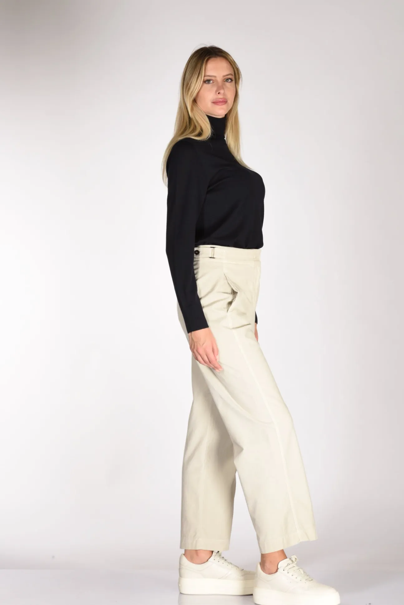 pantalone_grigio_chiaro_1.webp pantalone grigio chiaro