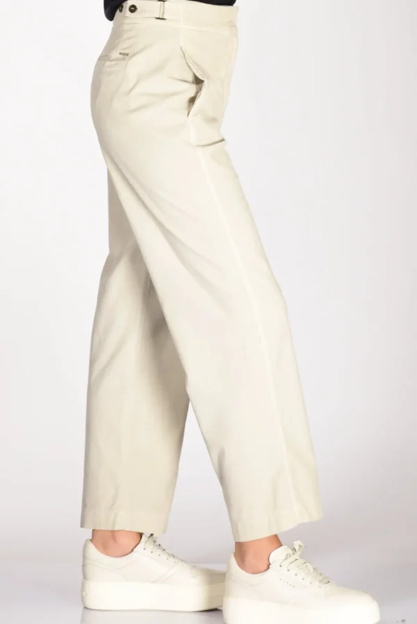 pantalone grigio chiaro