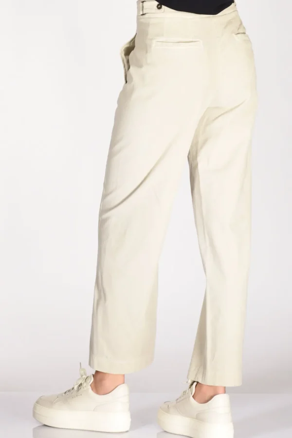 pantalone grigio chiaro