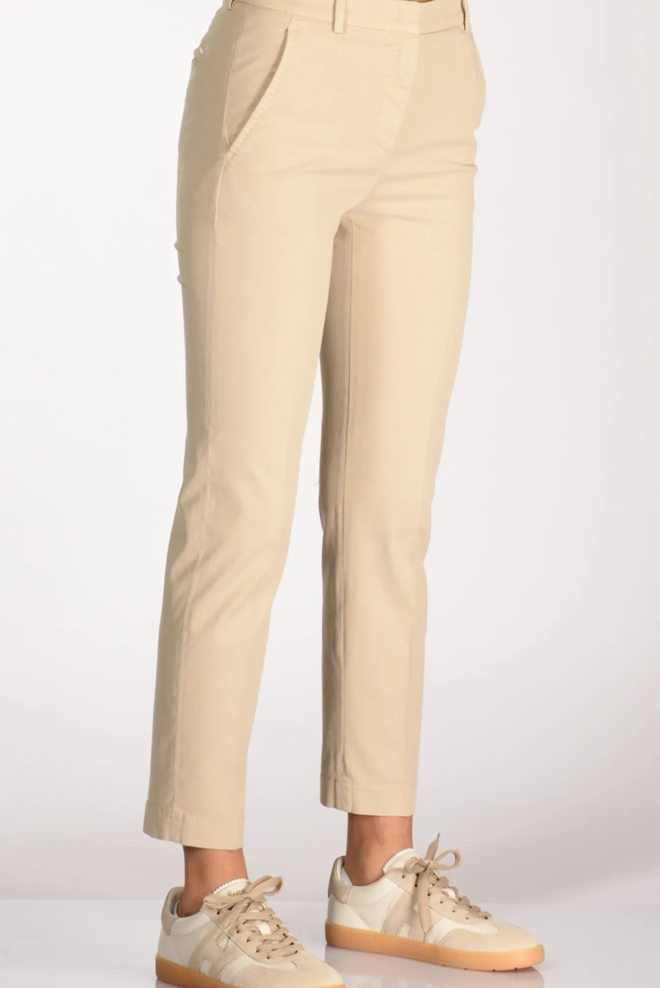 pantalone_leyre_beige_scu_4-1.webp pantalone leyre beige scuro