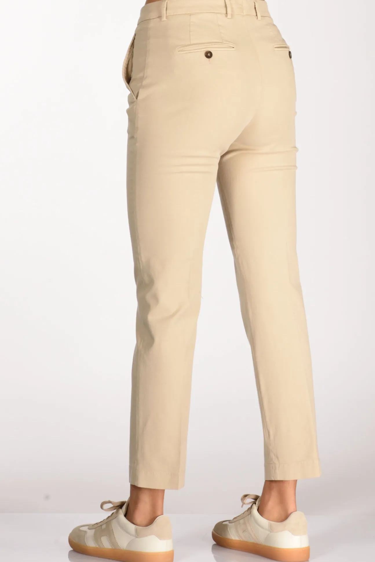 pantalone_leyre_beige_scu_5-1.webp pantalone leyre beige scuro