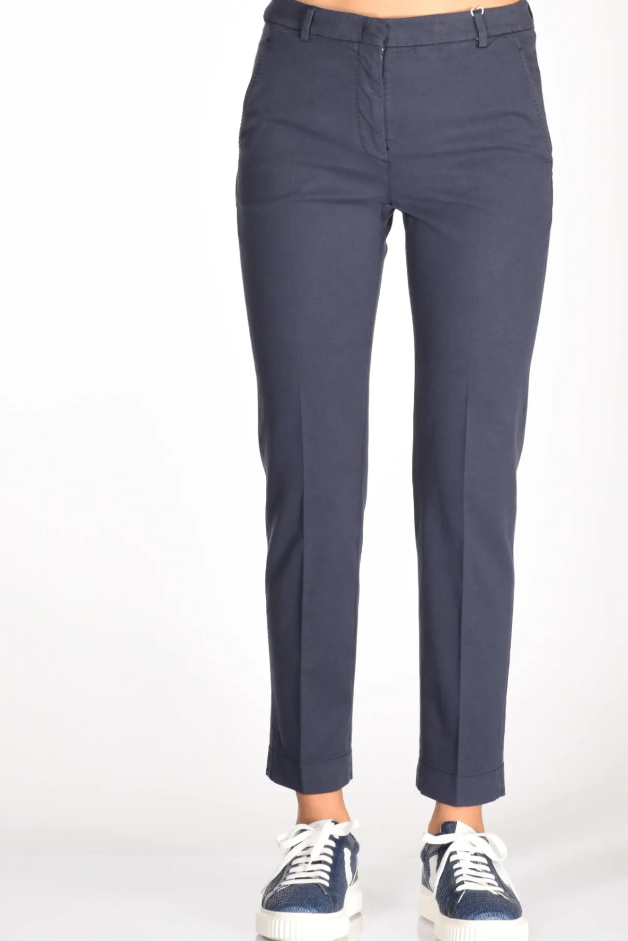pantalone_leyre_blu_3-1.webp pantalone leyre blu