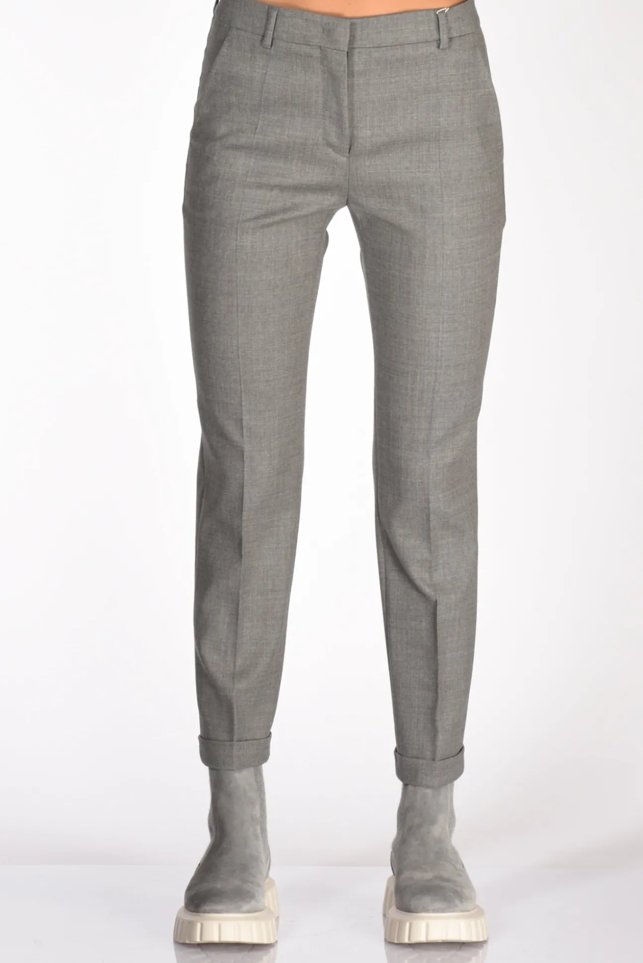 pantalone_leyre_grigio_ch_2.webp pantalone leyre grigio chiaro