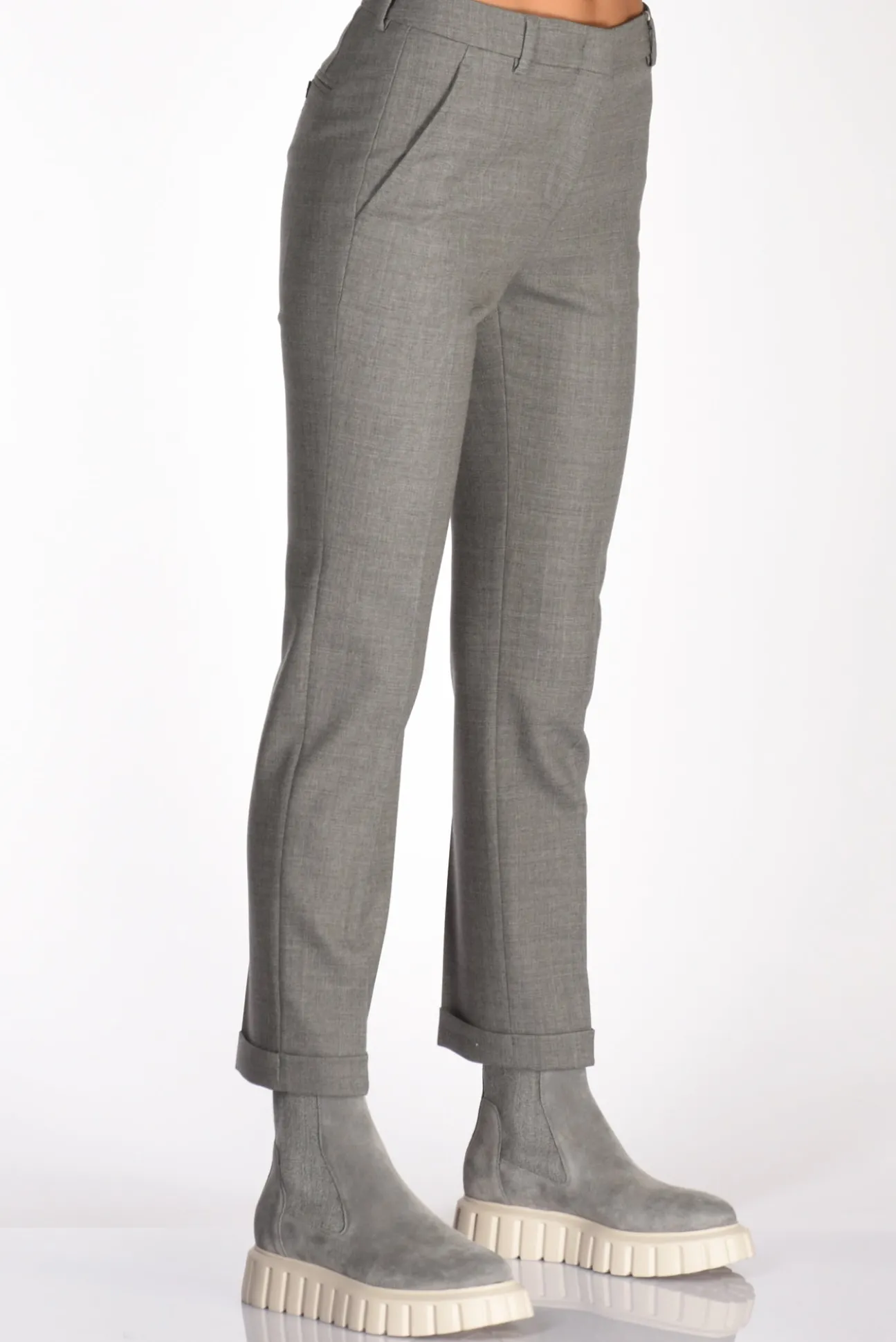 pantalone_leyre_grigio_ch_3.webp pantalone leyre grigio chiaro