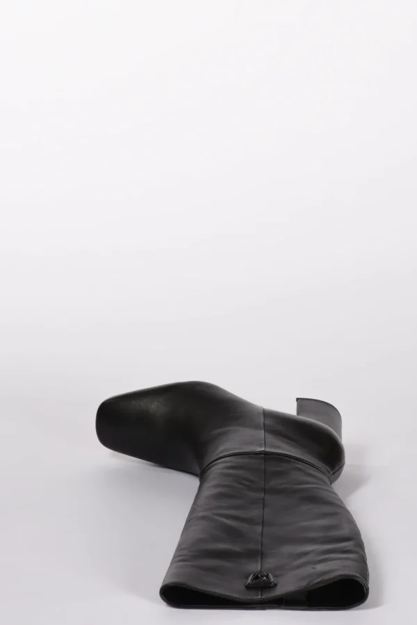 stivale con tacco nero