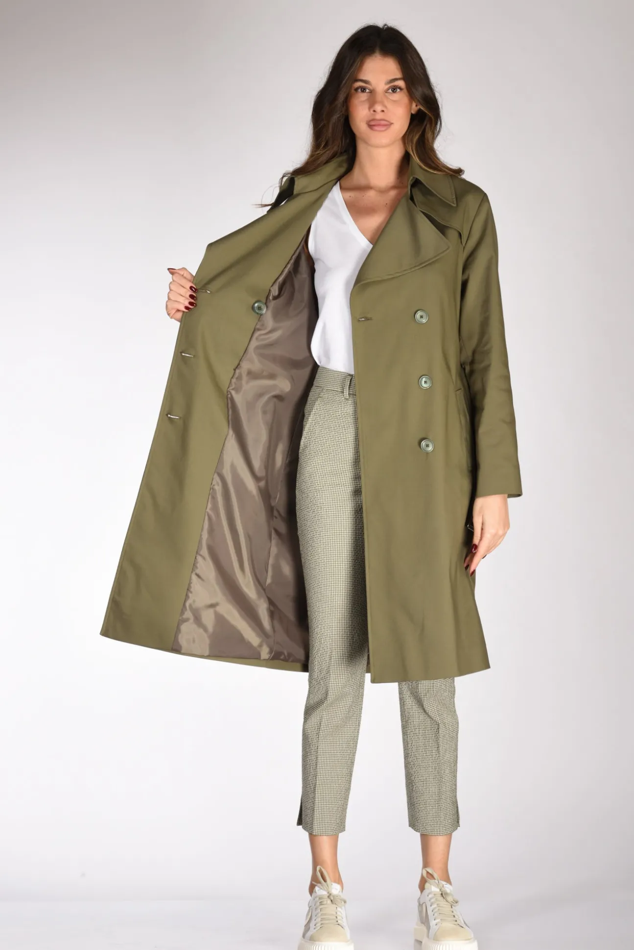 trench_cintura_verde_5.webp trench cintura verde