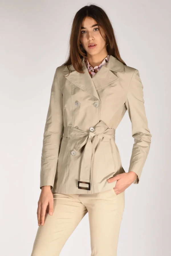 trench corto beige