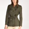 trench corto verde