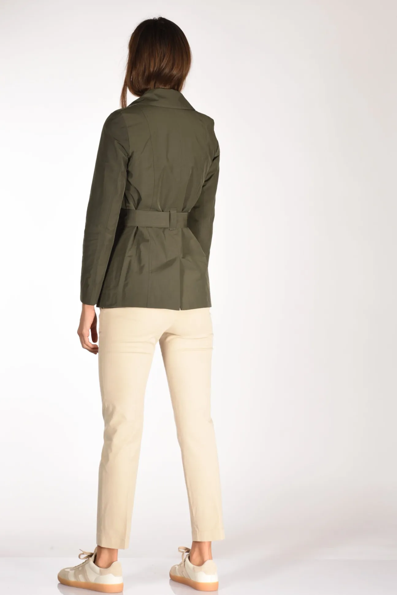 trench_corto_verde_4.webp trench corto verde
