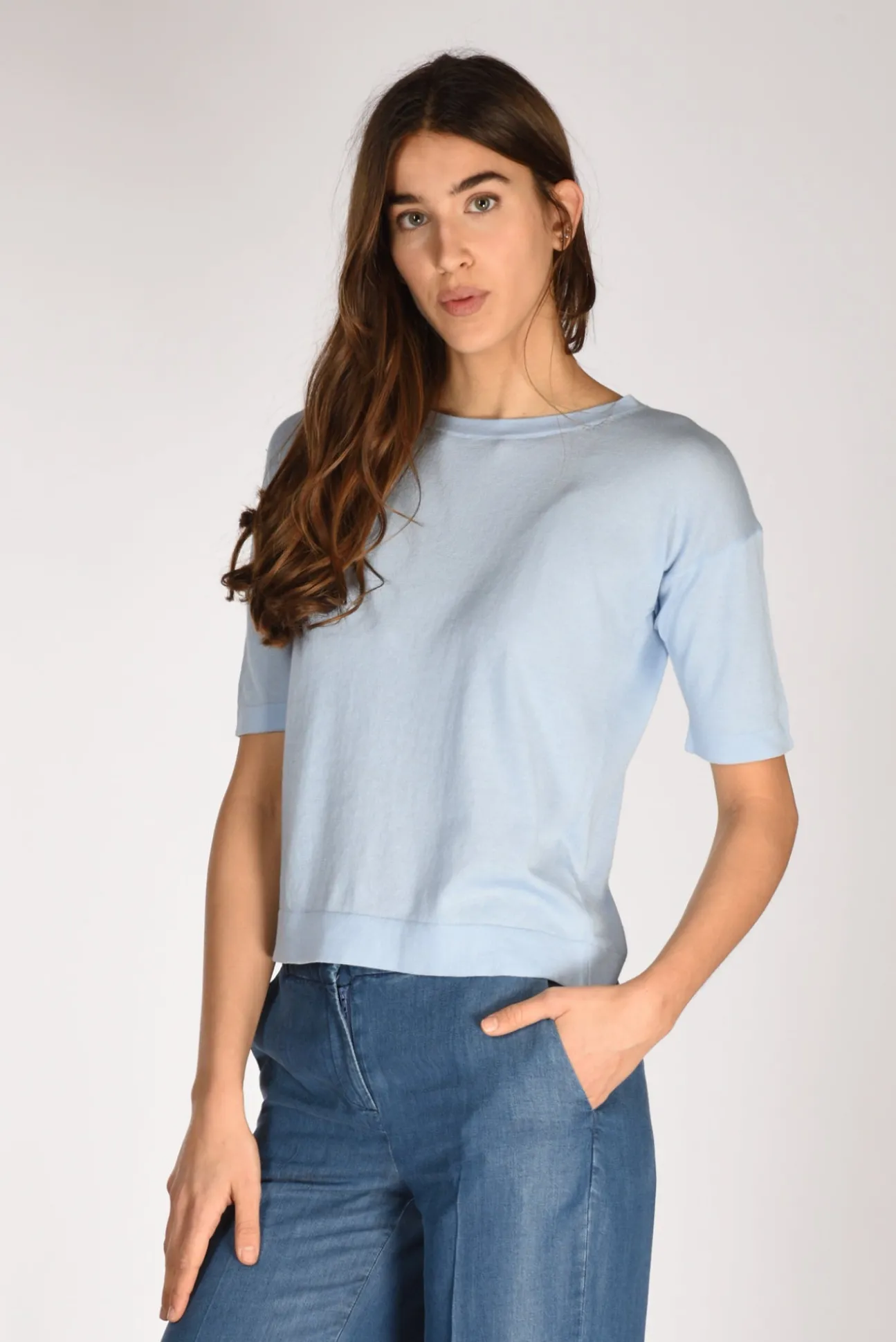 tshirt_di_maglia_azzurro_0.webp tshirt di maglia azzurro