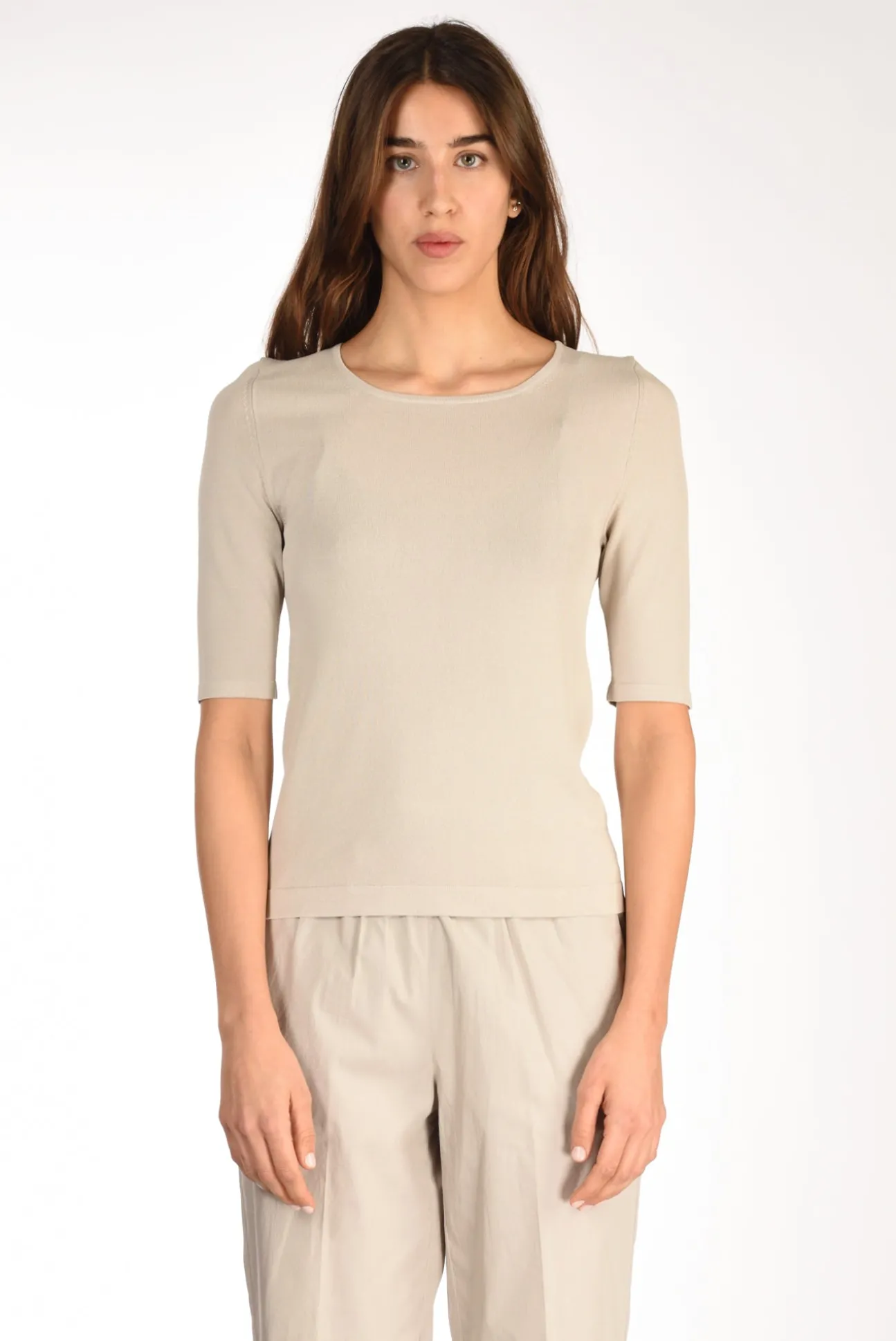 tshirt_di_maglia_beige_1.webp tshirt di maglia beige
