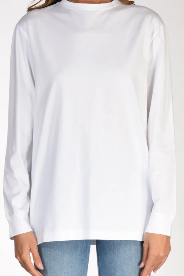 t-shirt over bianco
