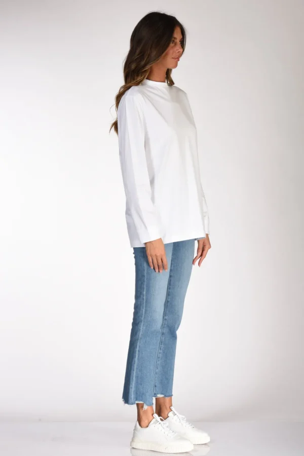 t-shirt over bianco