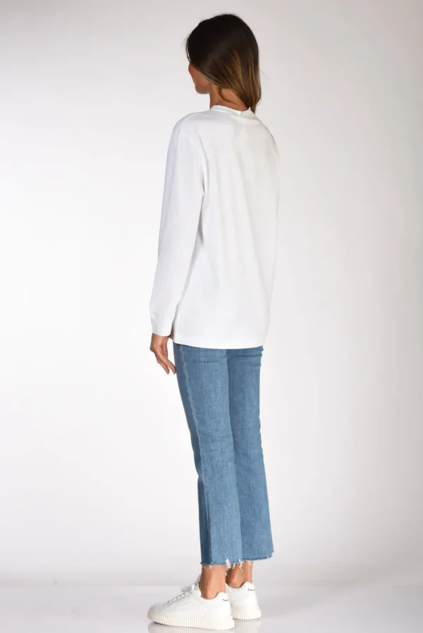 t-shirt over bianco