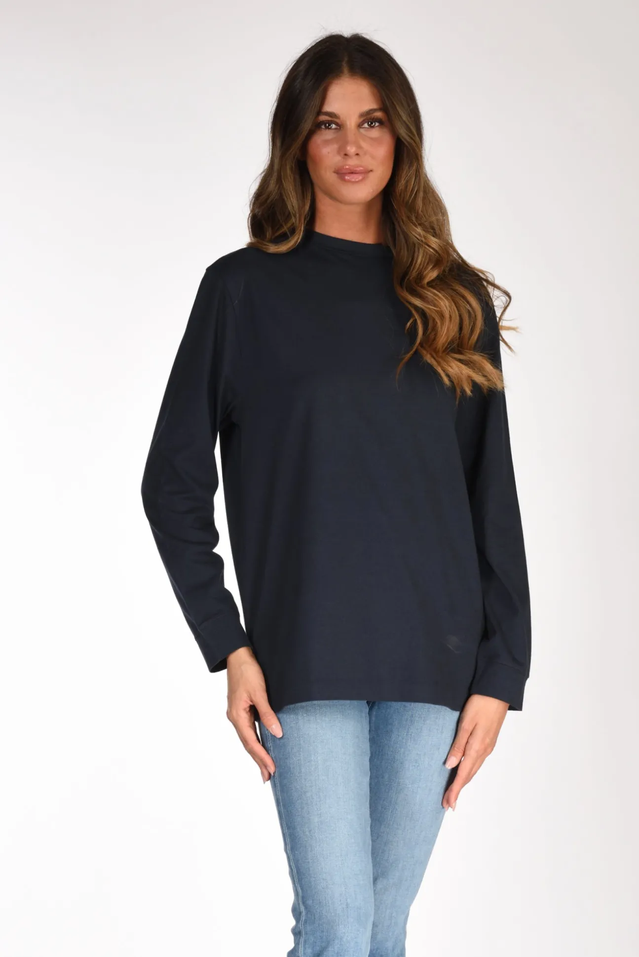 tshirt_over_blu_0.webp t-shirt over blu