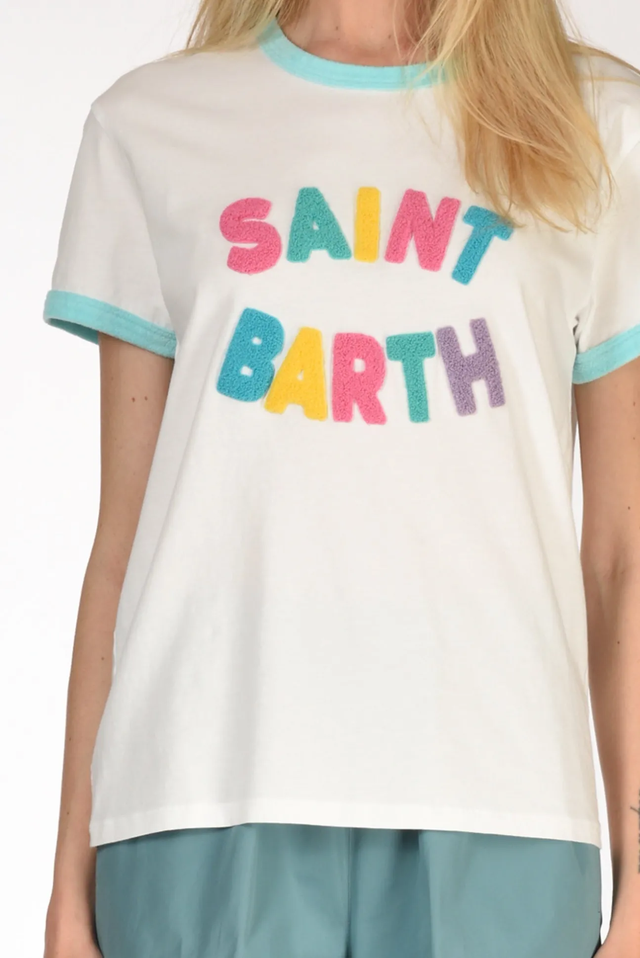 tshirt_scritta_biancomult_2.webp tshirt scritta bianco/multicolor
