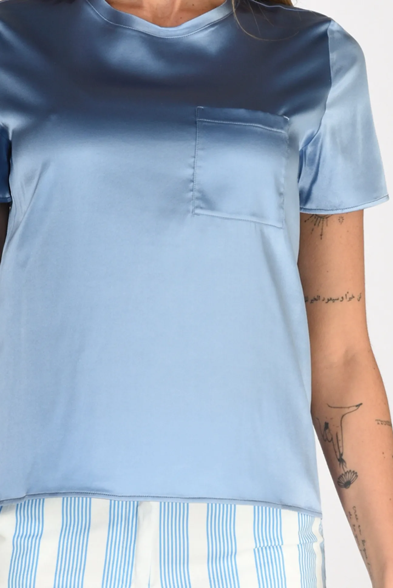 tshirt_seta_azzurro_2.webp tshirt seta azzurro
