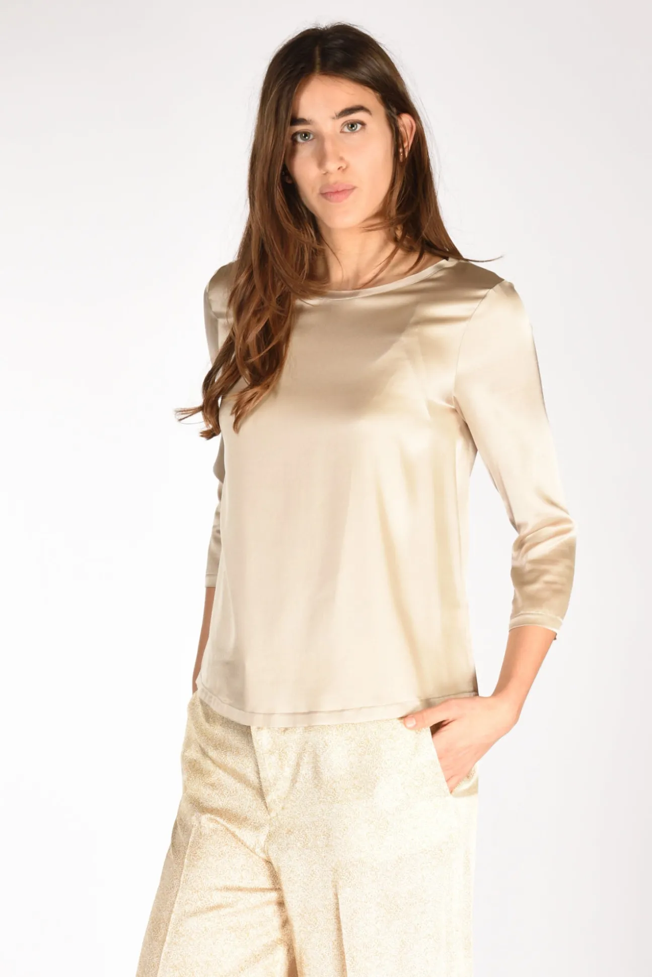 tshirt_seta_beige_0.webp tshirt seta beige