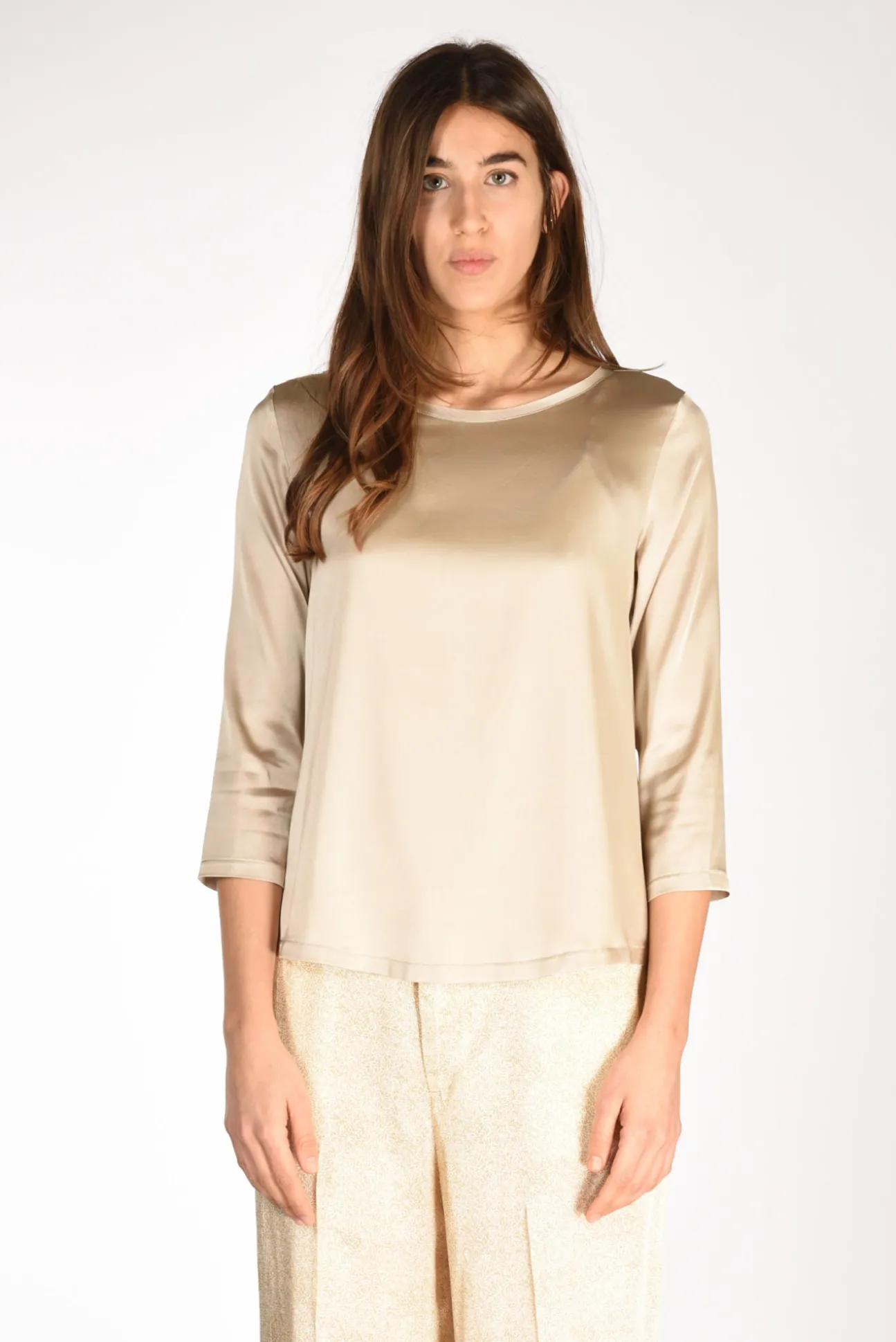 tshirt_seta_beige_1.webp tshirt seta beige