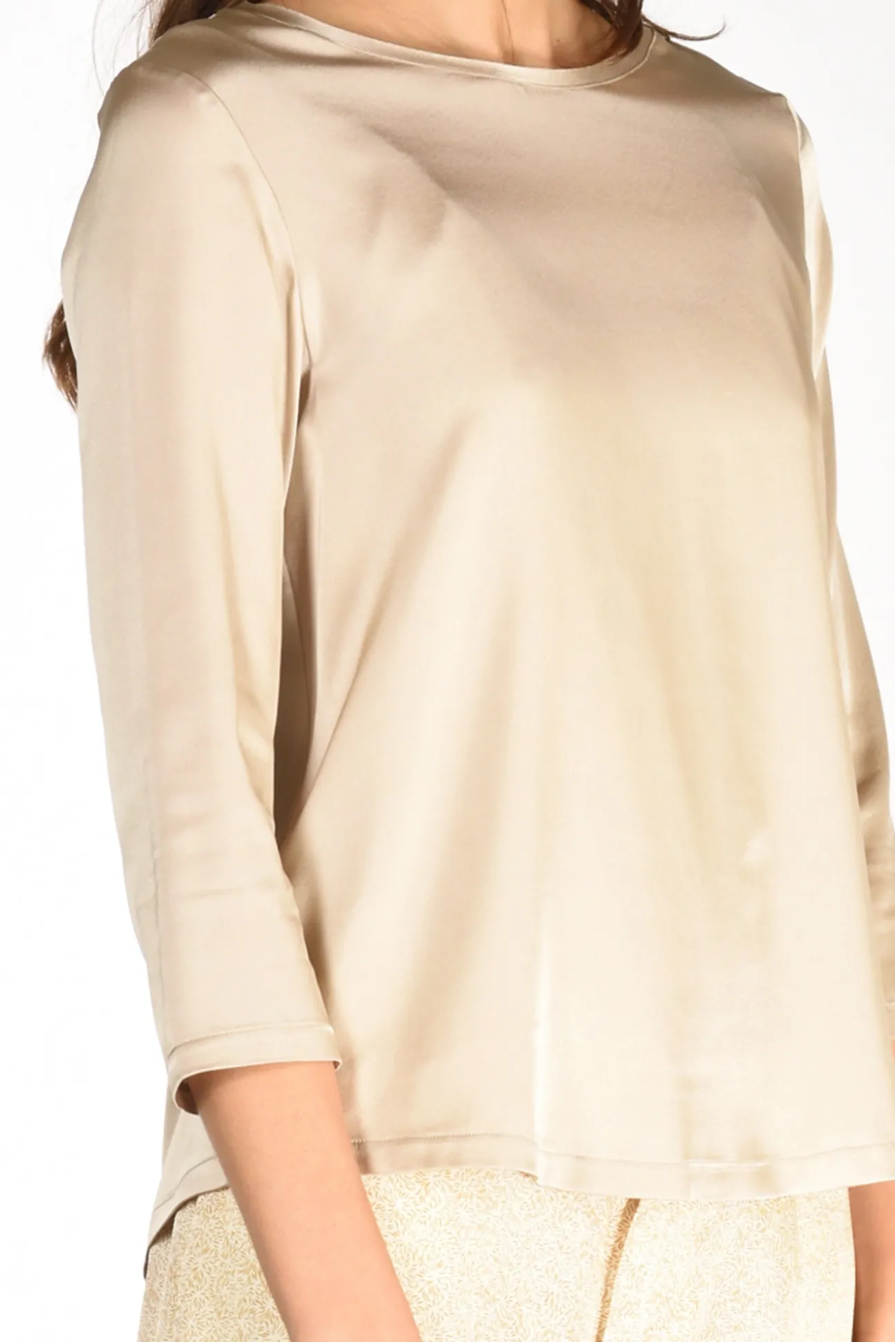 tshirt_seta_beige_2.webp tshirt seta beige