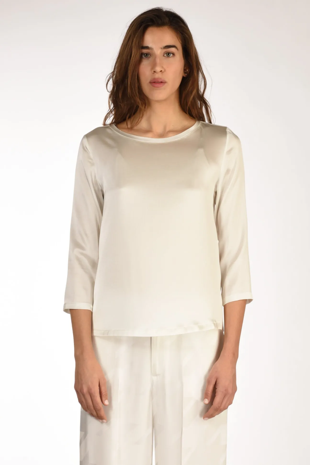 tshirt_seta_bianco_latte_1.webp tshirt seta bianco latte