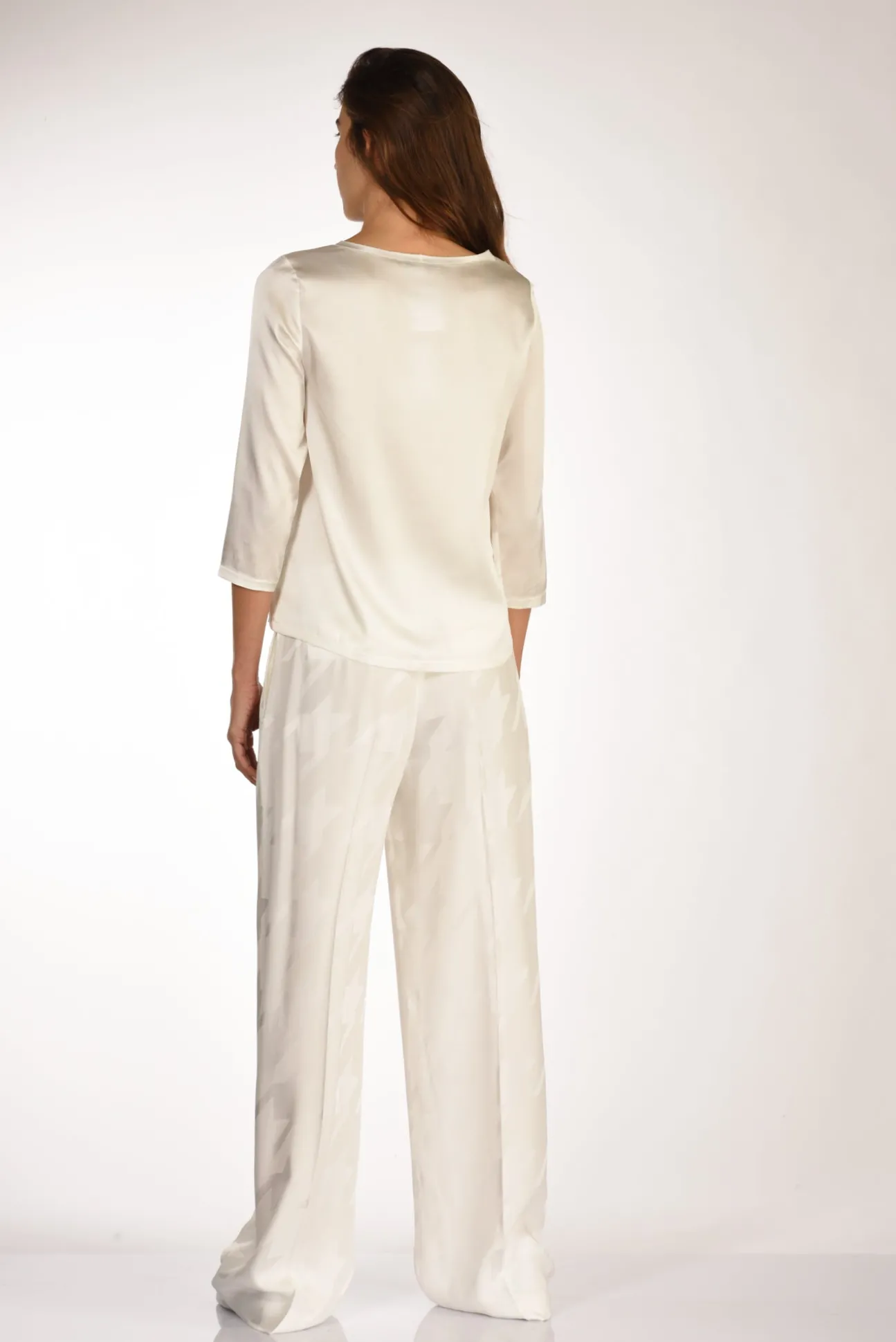 tshirt_seta_bianco_latte_4.webp tshirt seta bianco latte