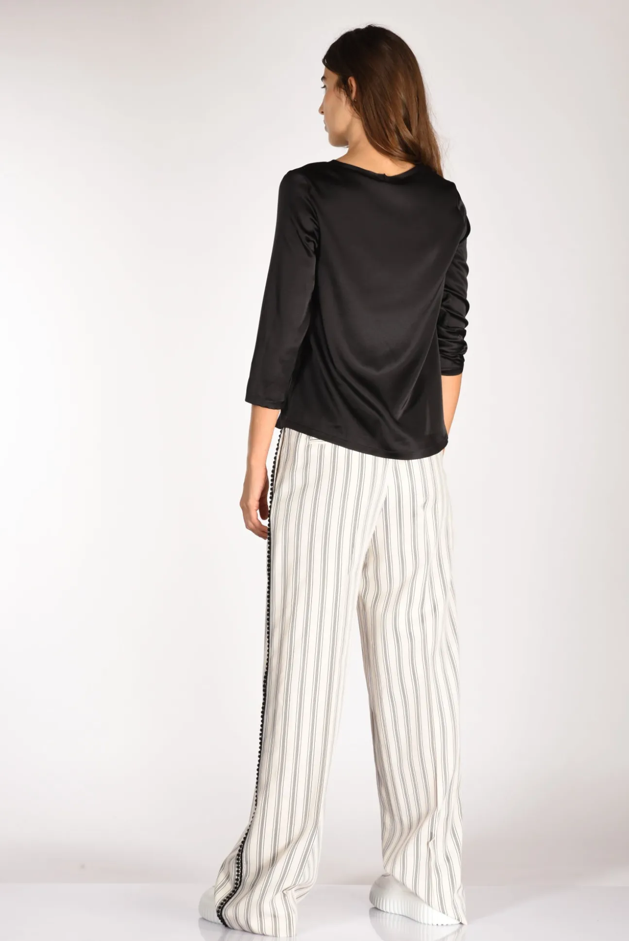 tshirt_seta_nero_4.webp tshirt seta nero