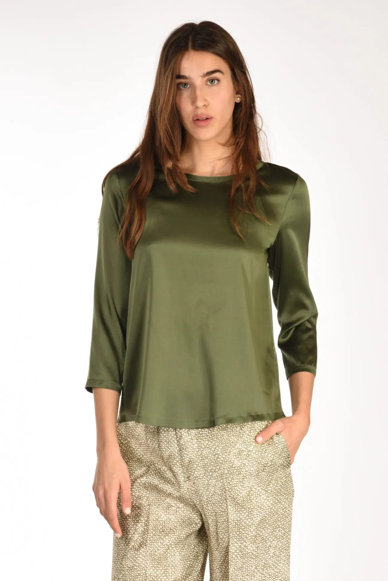 tshirt_seta_verde_0.webp tshirt seta verde