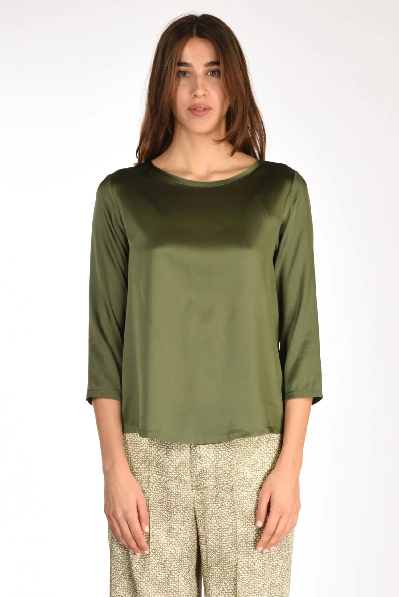 tshirt_seta_verde_1.webp tshirt seta verde