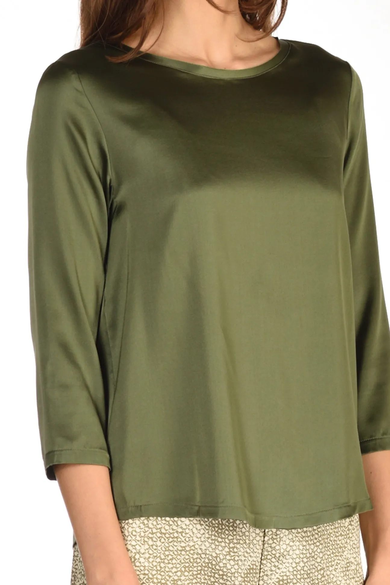 tshirt_seta_verde_2.webp tshirt seta verde